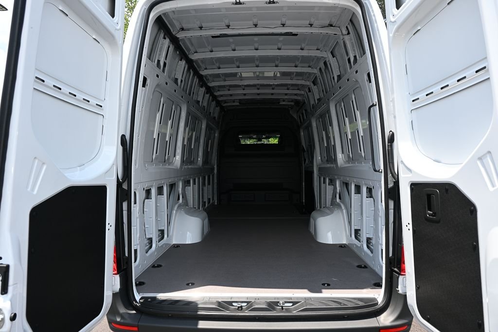 New 2026 Arctic White Mercedes-Benz Cargo 170 WB image 27