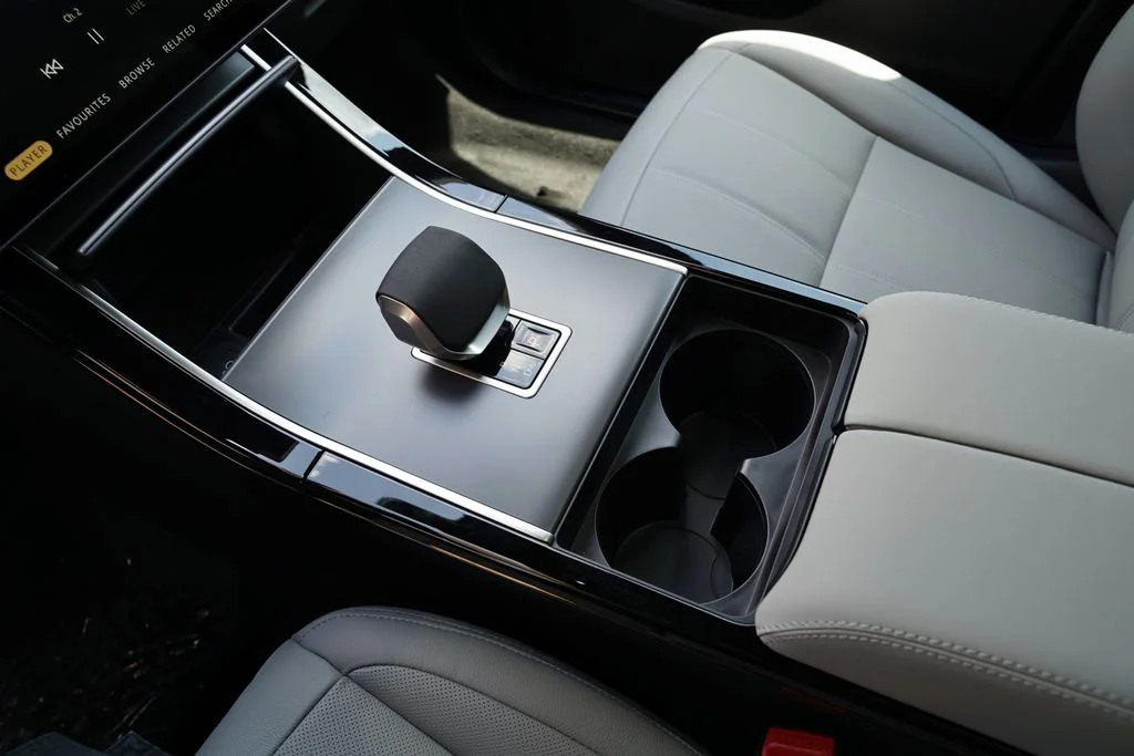 New 2026 Santorini Black Land Rover S image 29
