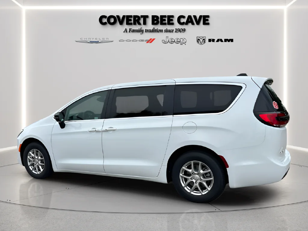 New 2027 Bright White Clear-Coat Paint Chrysler Select image 10