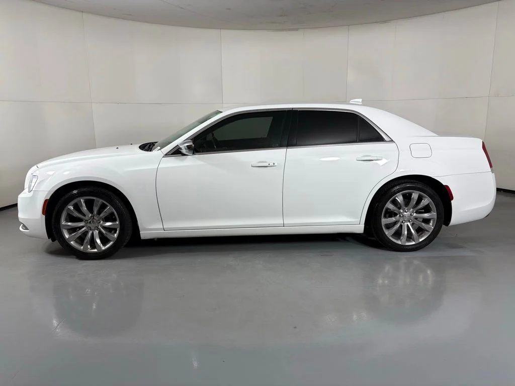 Used 2019 White Chrysler Touring image 5