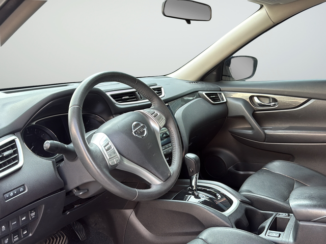 Used 2016 White Nissan SL image 11