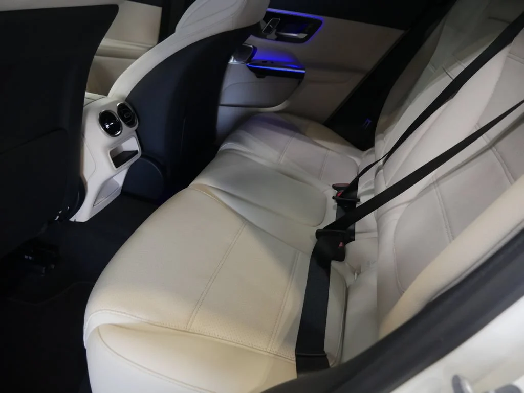 New 2026 Polar White Mercedes-Benz GLC 300 image 17