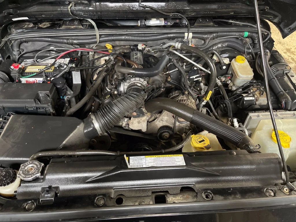 Used 2008 Black Jeep X image 10
