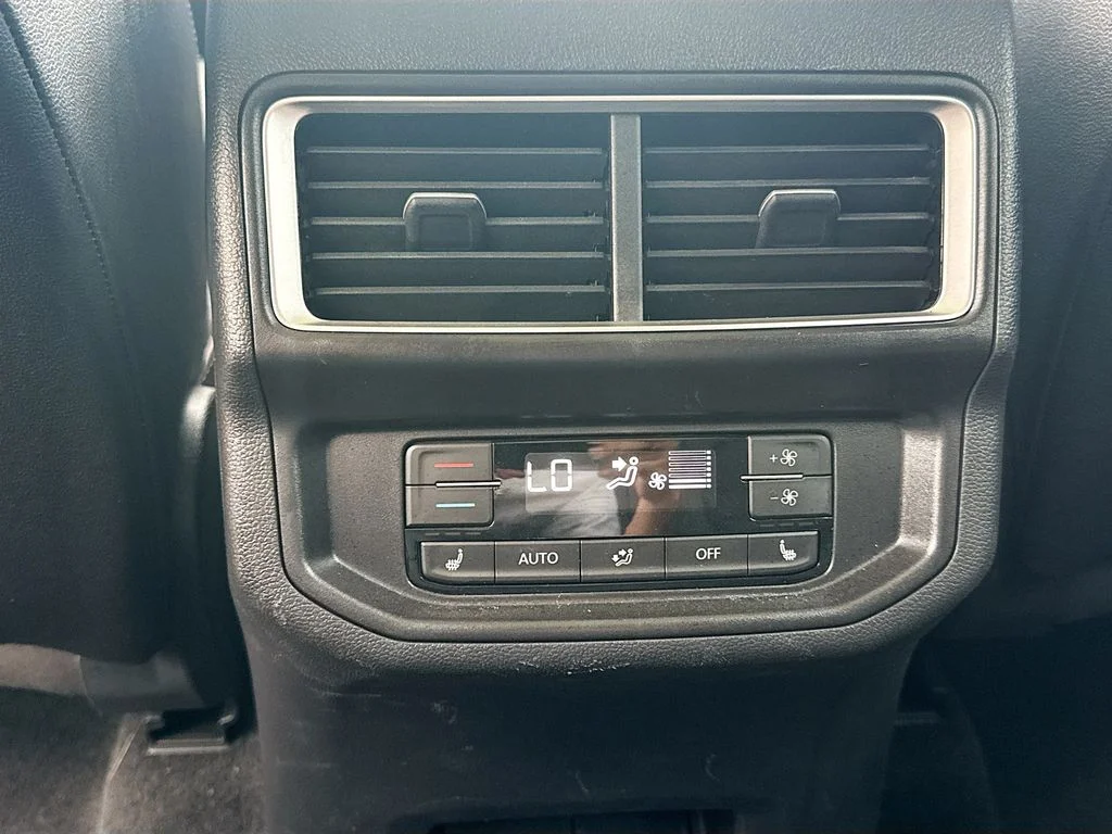 Used 2025  Volkswagen 2.0T SEL image 29
