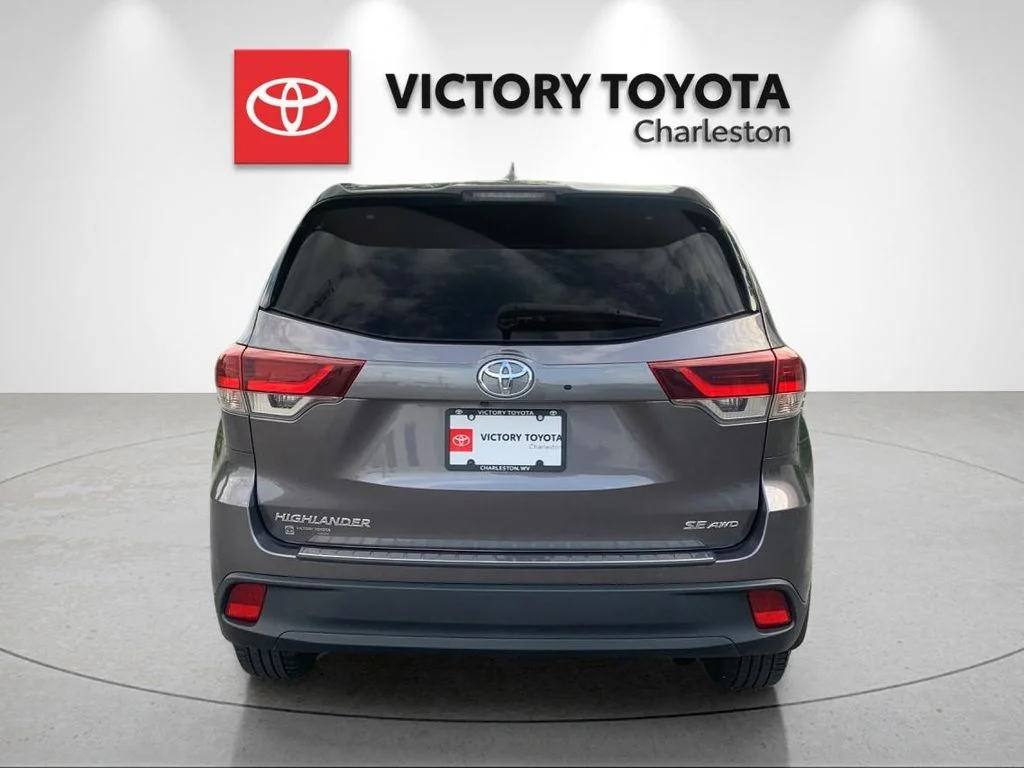 Used 2019 Gray Toyota SE image 4