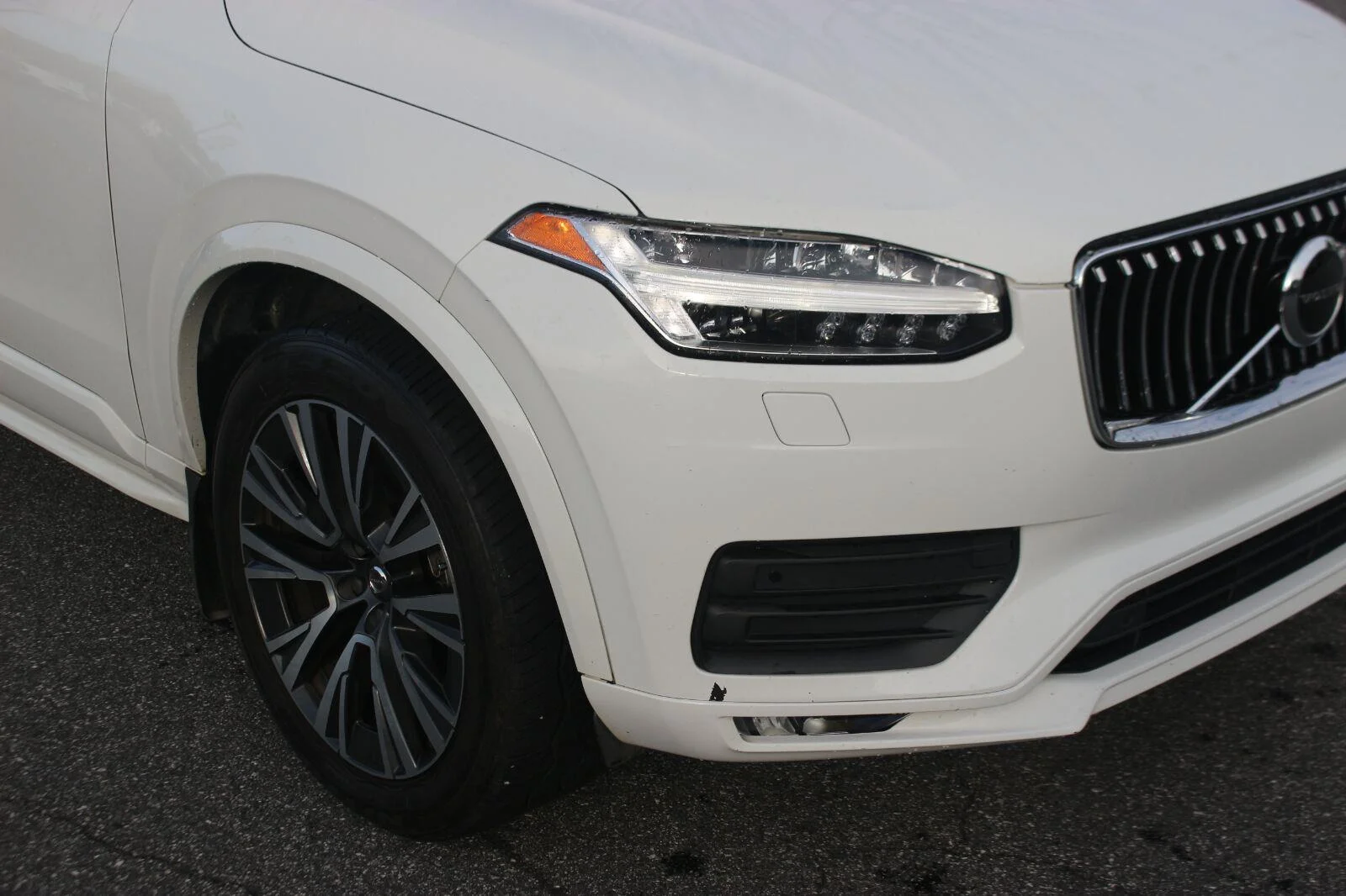 Used 2021  Volvo Momentum image 9