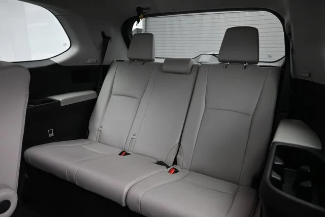 Used 2024 Wind Chill Pearl Toyota XLE image 23