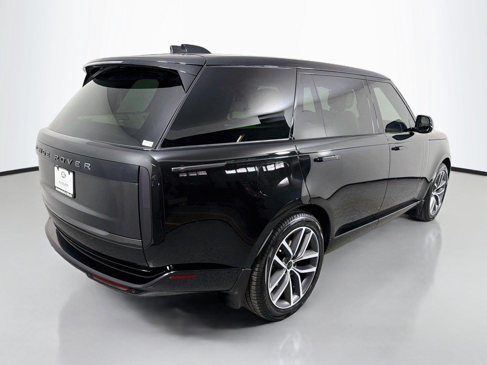 New 2026 Santorini Black Land Rover SE image 5