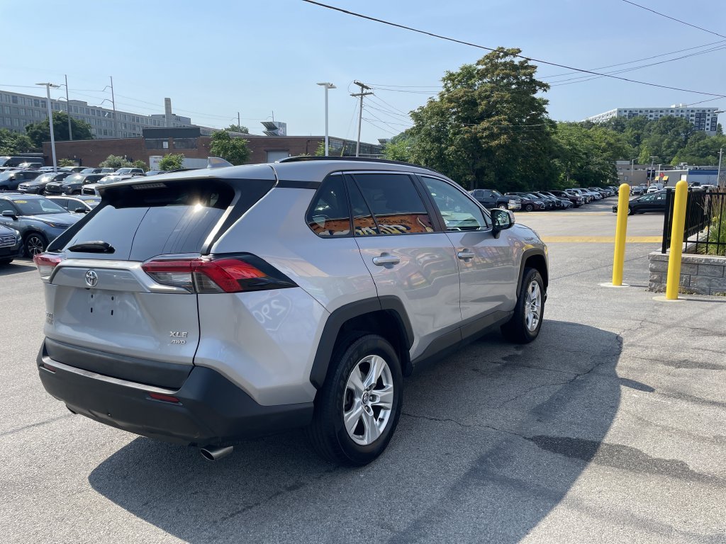 Used 2019 Silver Toyota XLE image 8