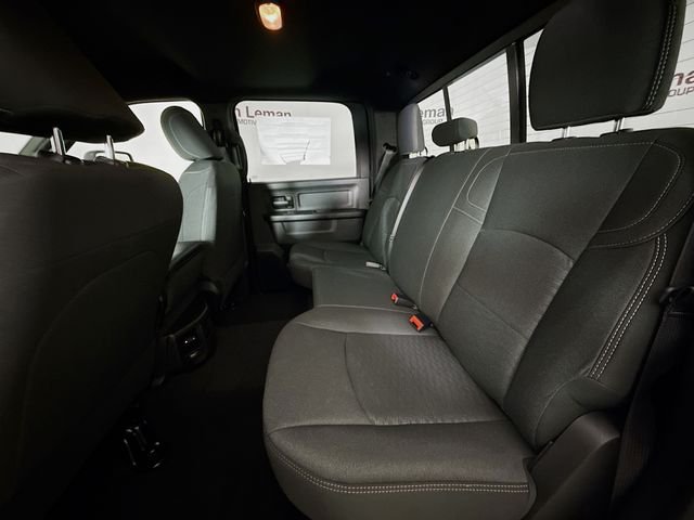 New 2026 Diamond Black Crystal Pearl-Coat Exterior Paint RAM Tradesman image 22