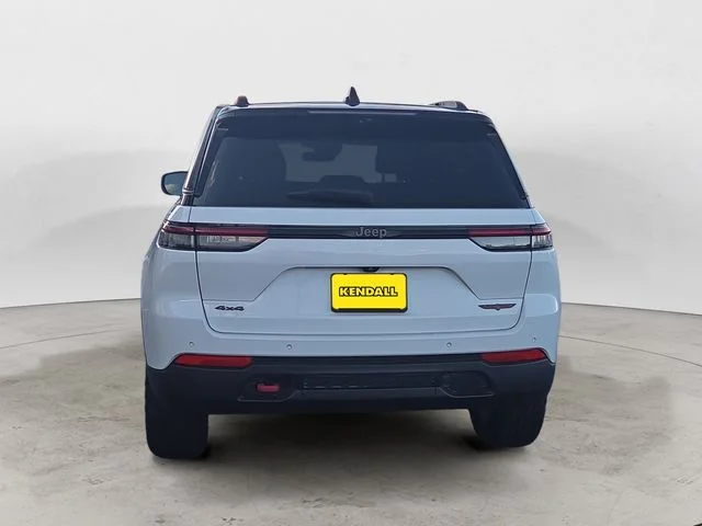 Used 2022 White Jeep Trailhawk image 4