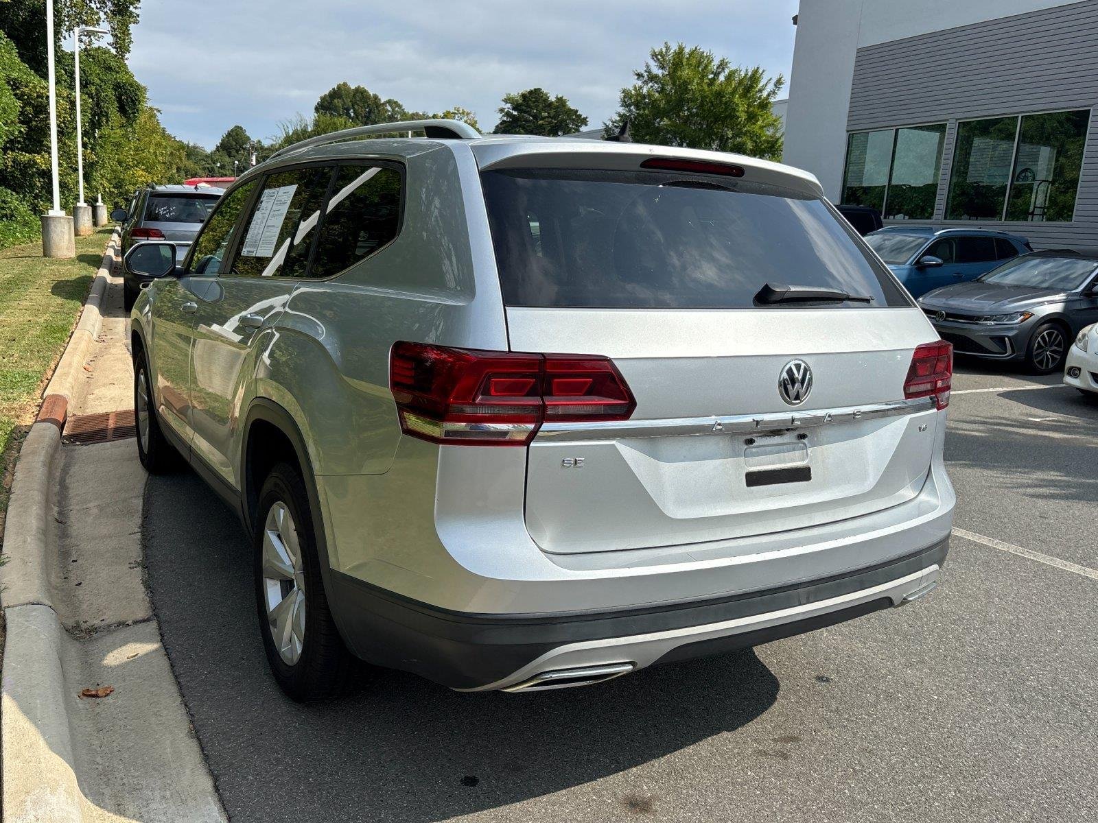 Used 2018 Reflex Silver Metallic Volkswagen 3.6L V6 SE image 3