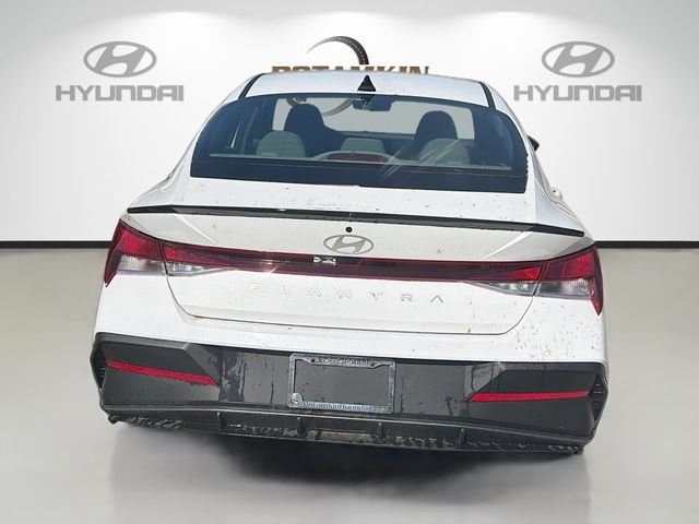 Used 2026 White Hyundai SEL Sport image 6
