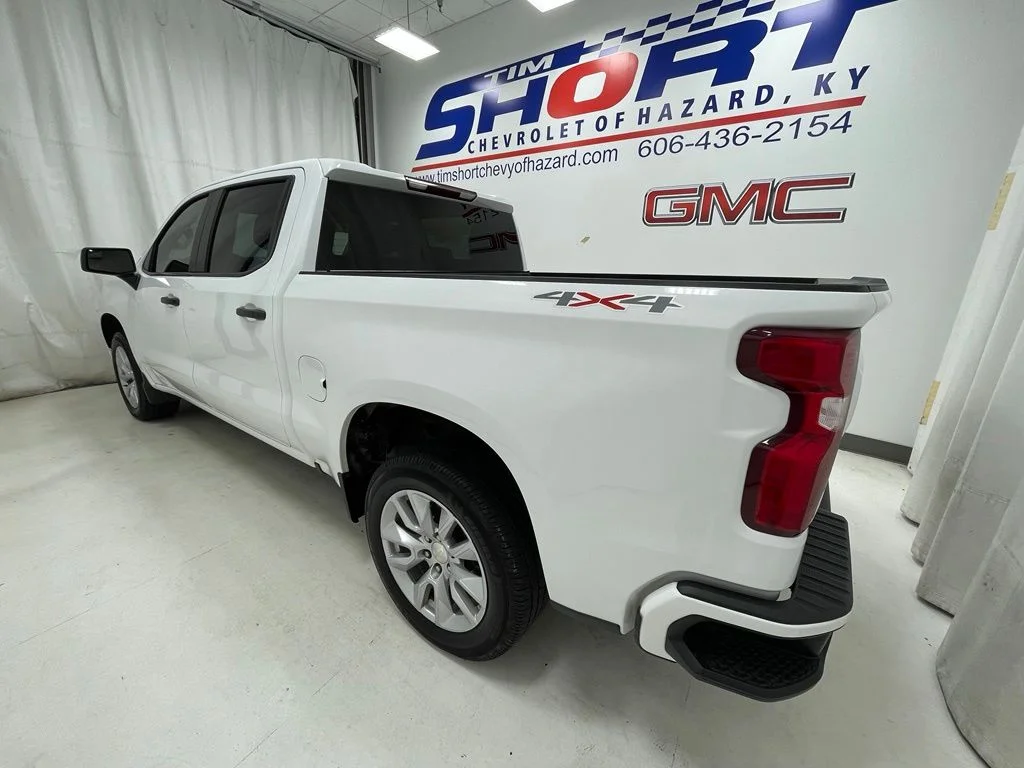 Used 2022 White Chevrolet Custom image 8