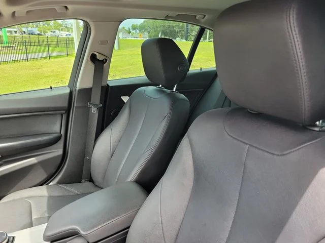 Used 2018 Black BMW 320i xDrive image 18