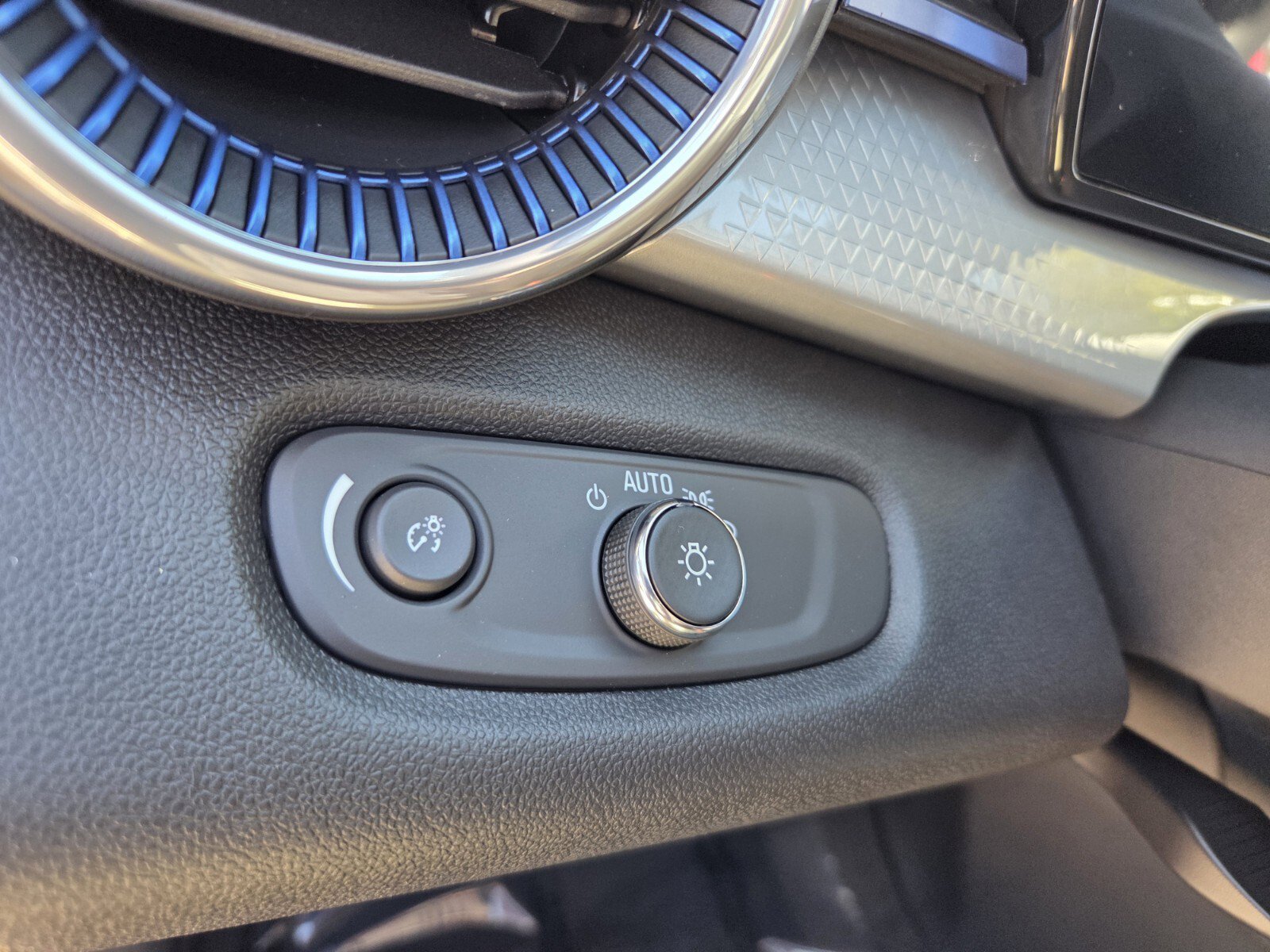 2026 Chevrolet Trax LT - Photo 13
