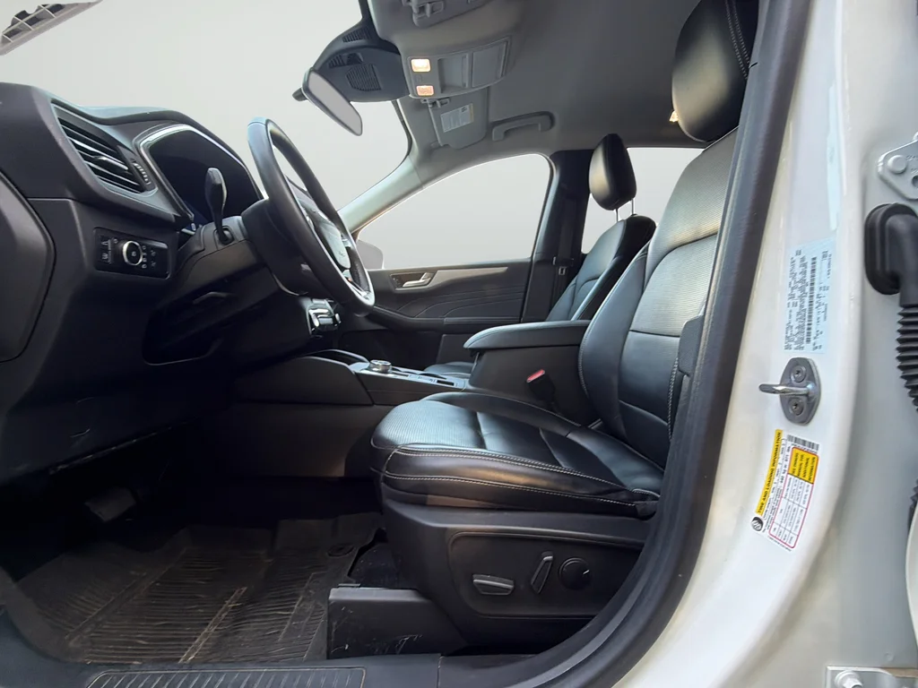 Used 2023 White Ford Platinum image 9