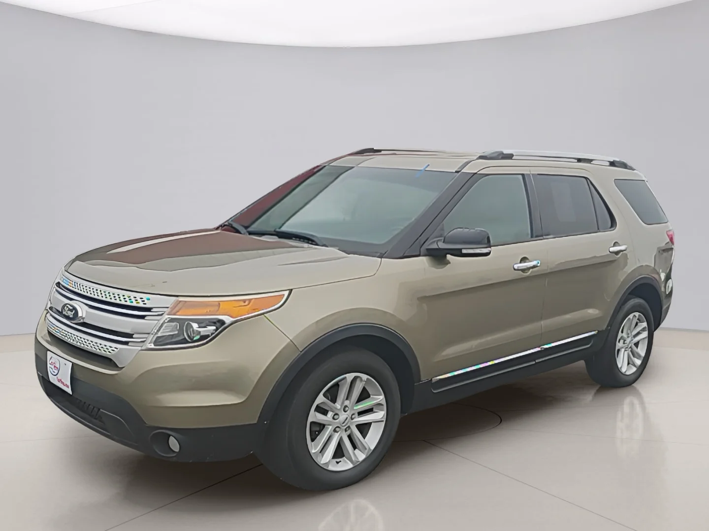 Used 2013 Gold Ford XLT image 1