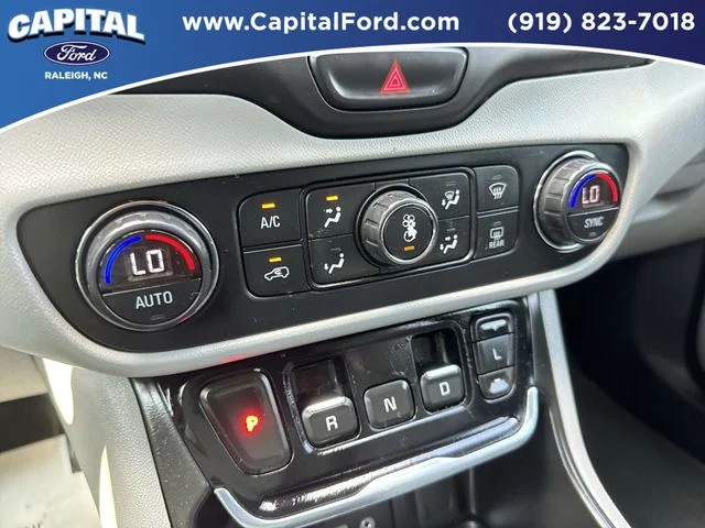 Used 2018 White GMC SLT image 29