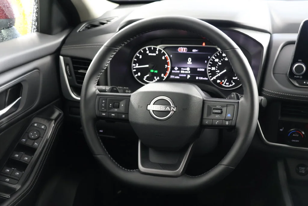 Used 2026 Scarlet Nissan SV image 10