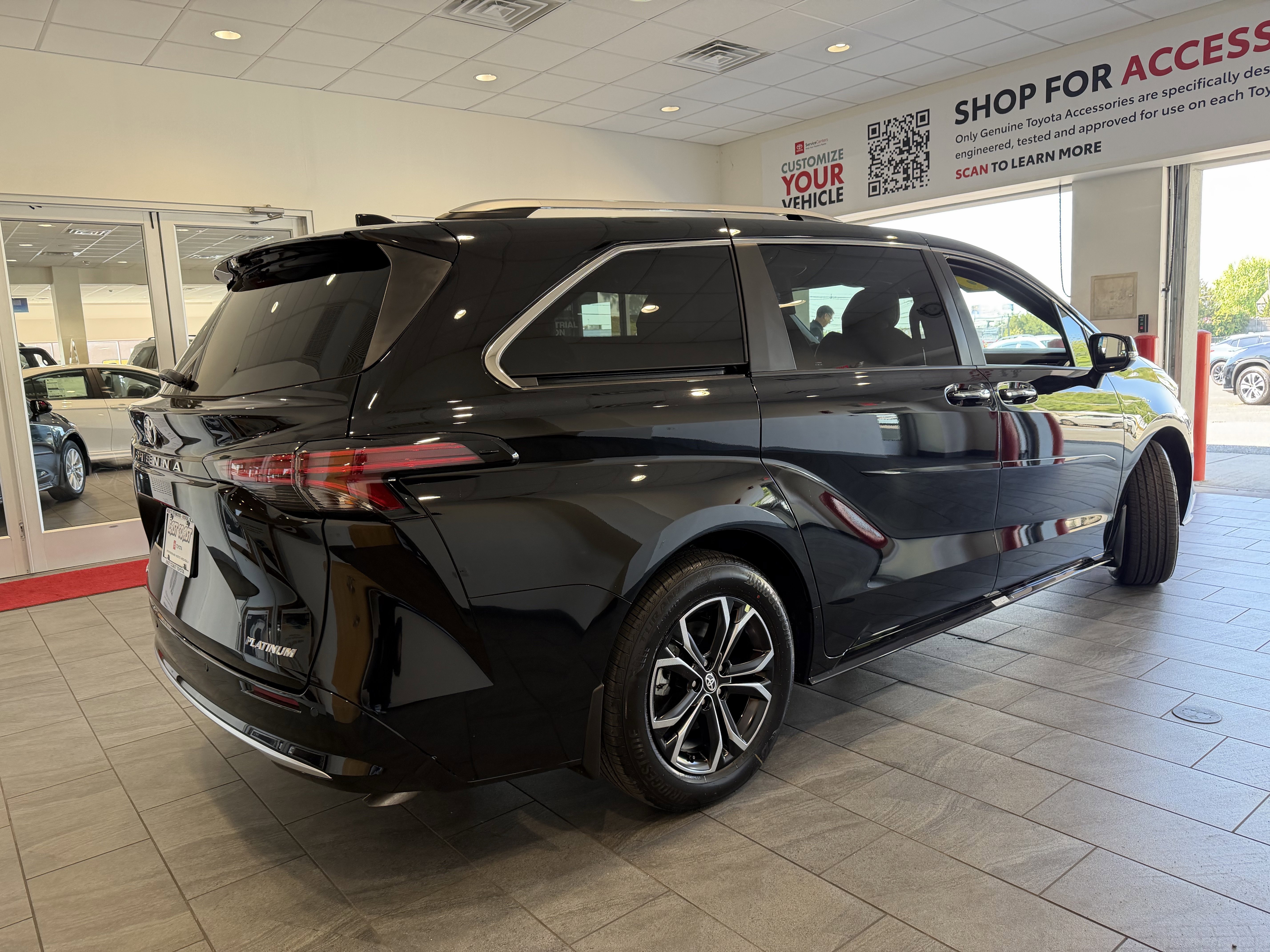 2026 Toyota Sienna Platinum - Photo 29