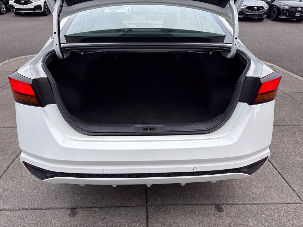 Used 2025 Glacier White Nissan 2.5 SV image 30