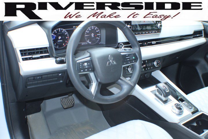 Used 2024 White Mitsubishi SEL image 7