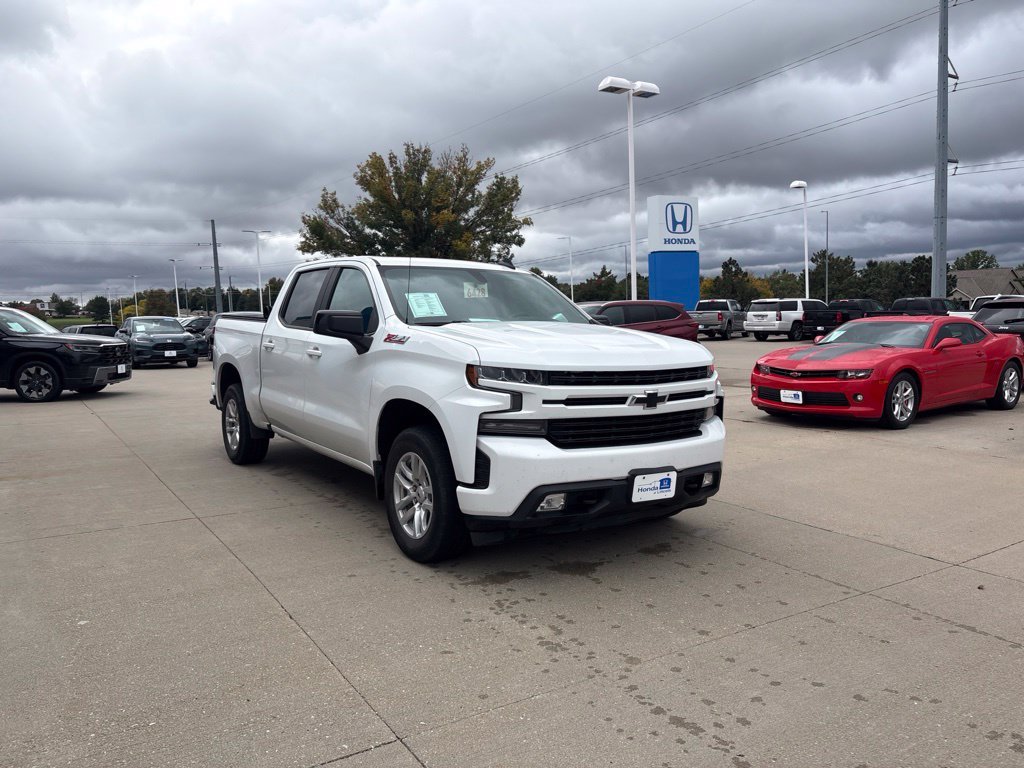 Used 2020 Summit White Chevrolet RST image 3