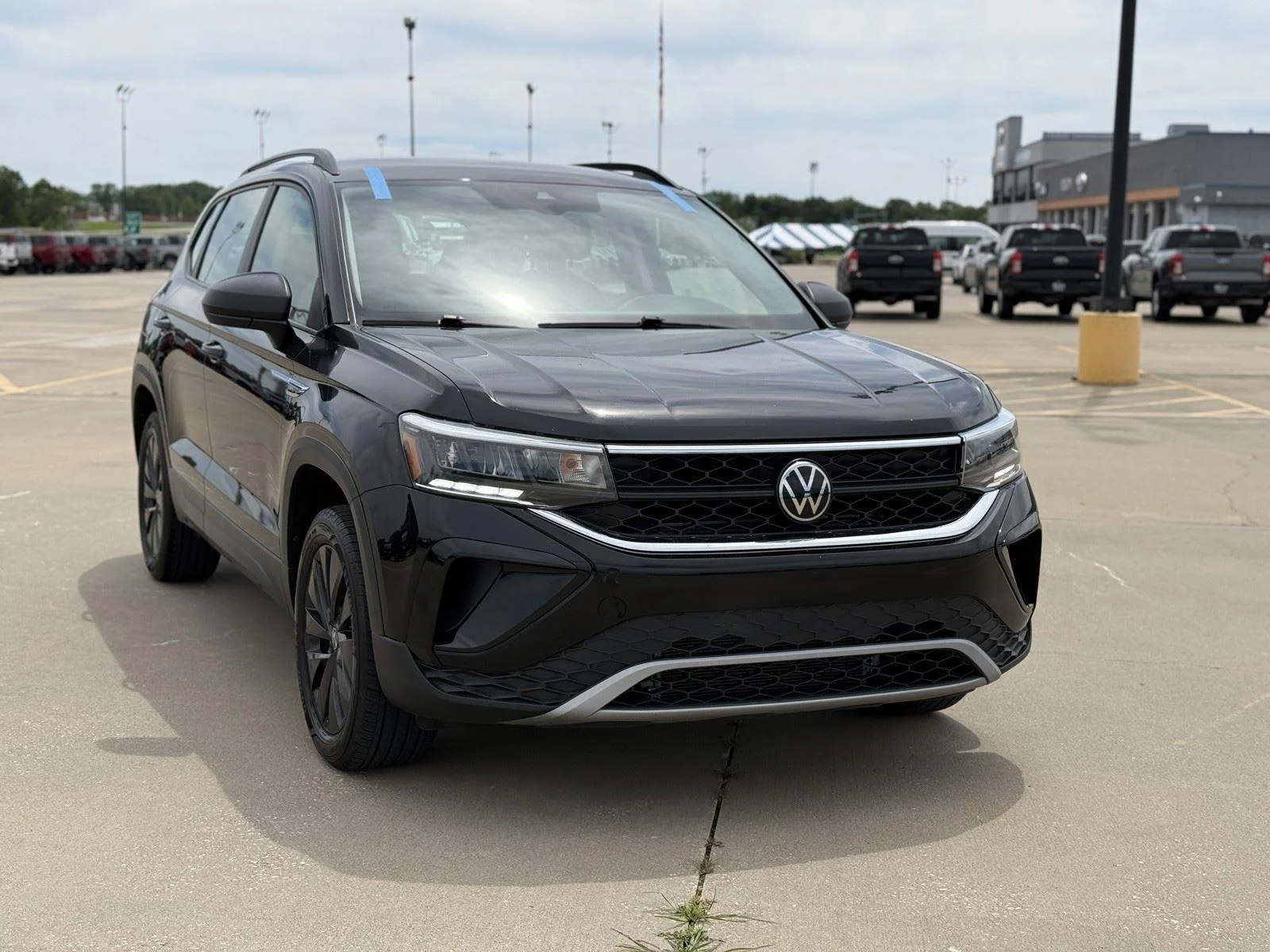 Used 2024 Volkswagen Taos S with VIN 3VV5X7B28RM047572 for sale in Kansas City