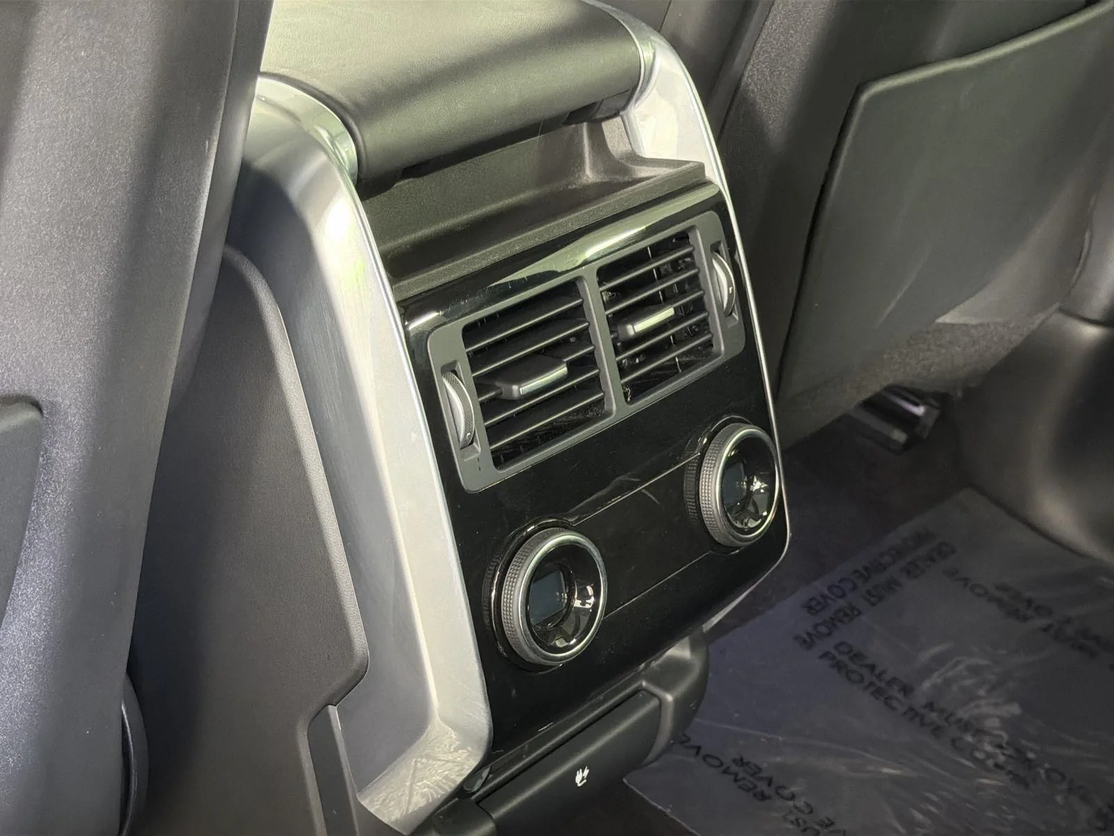 Used 2022 Eiger Gray Metallic Land Rover HSE Silver Edition image 28