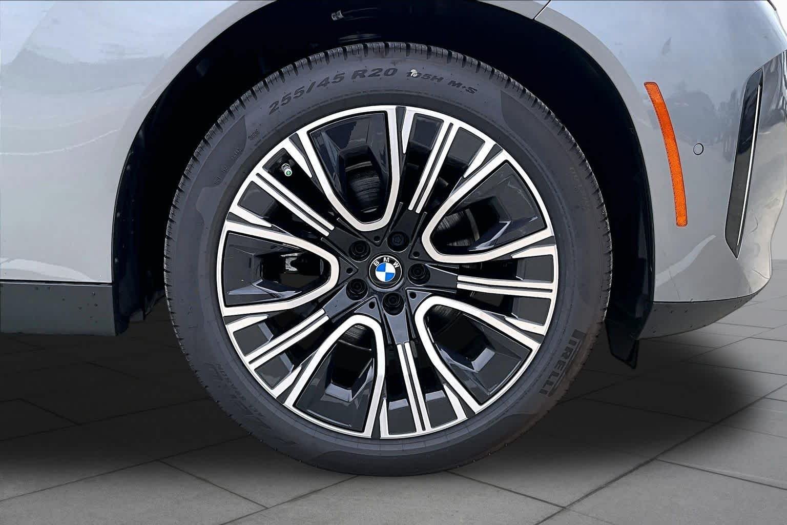 Used 2026 Skyscraper Grey Metallic BMW 30 xDrive image 10