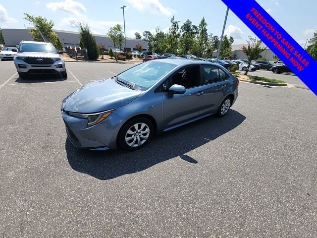 Used 2020 Blue Toyota LE image 7