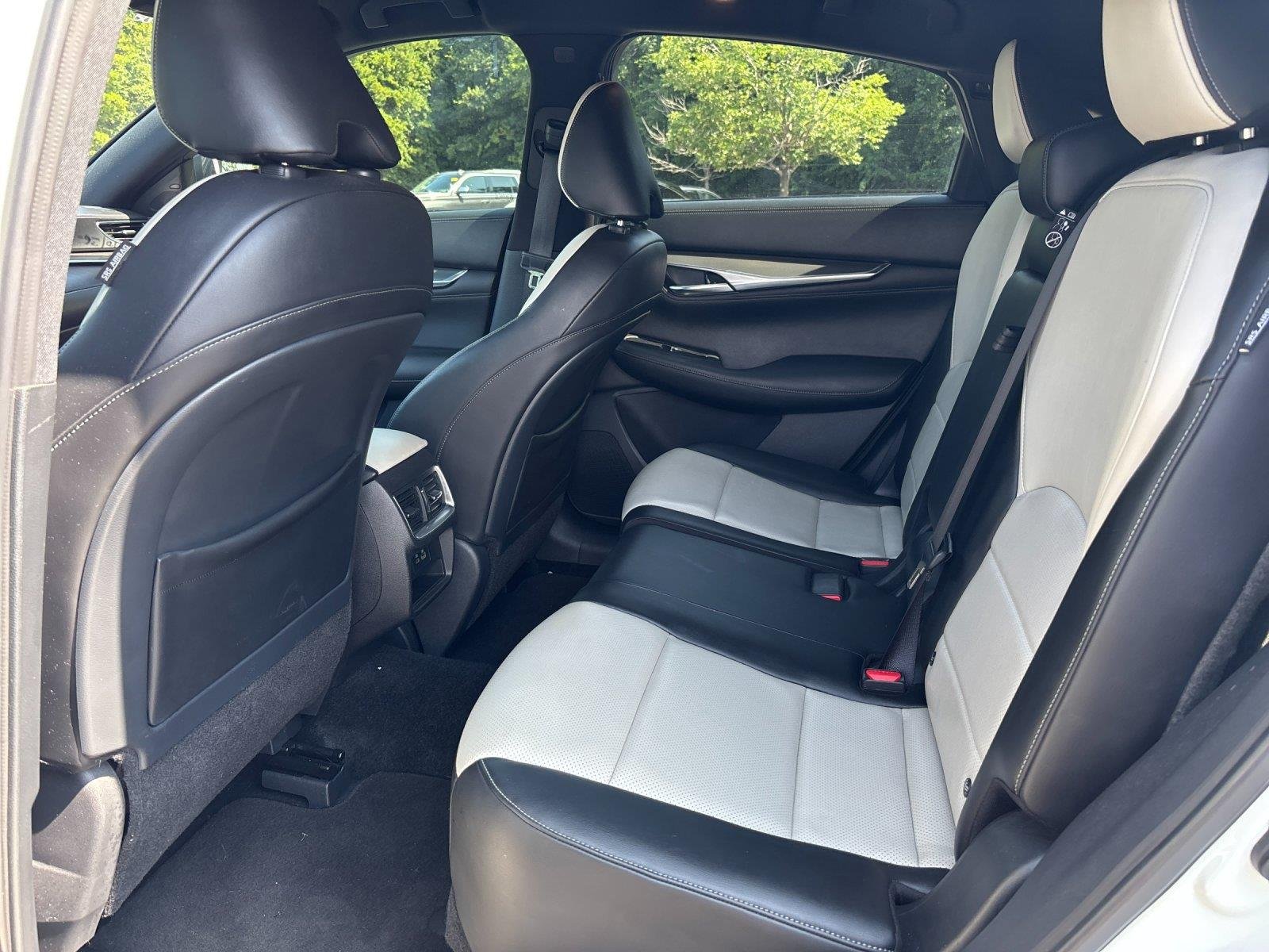 Used 2023 Majestic White INFINITI LUXE image 31
