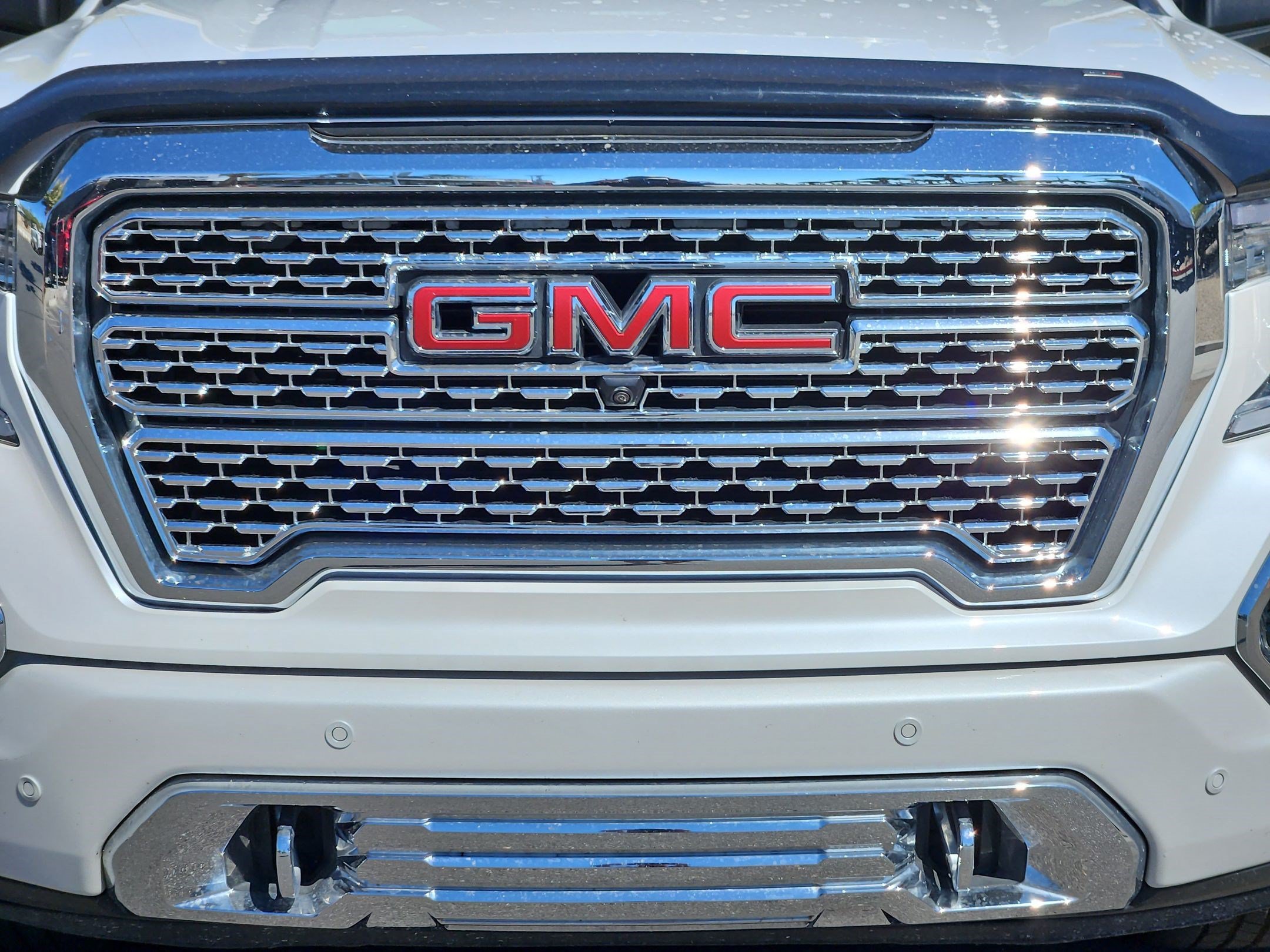 Used 2020 White Frost Tricoat GMC Denali image 10