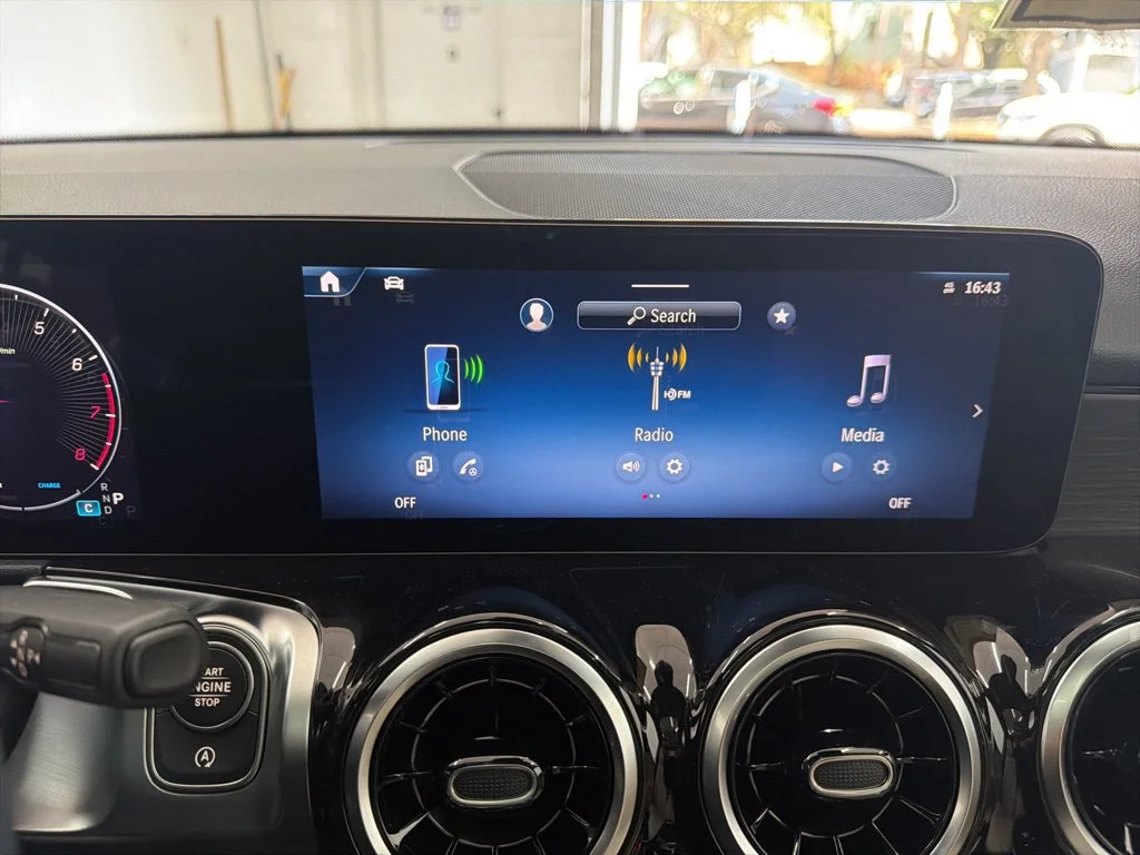 Used 2026 Silver Mercedes-Benz GLB 250 image 33