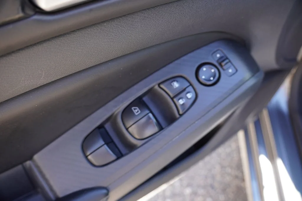 Used 2025 Gun Metallic Nissan 2.5 SV image 20