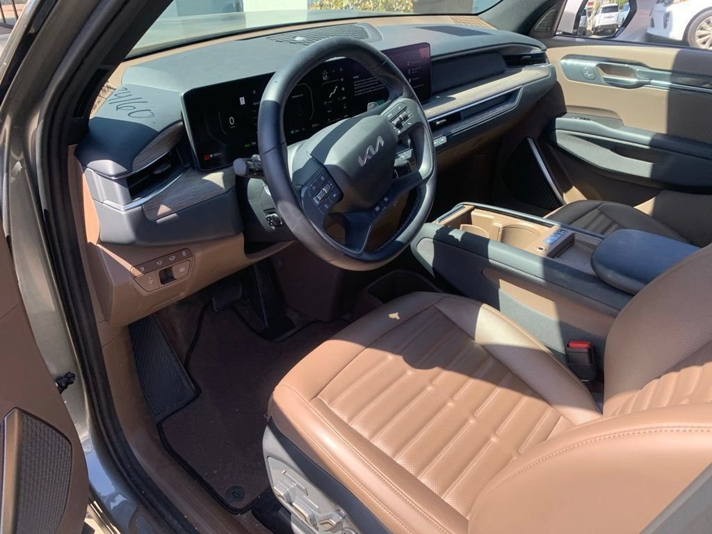 Certified Used 2024 Pebble Gray Kia Land image 11