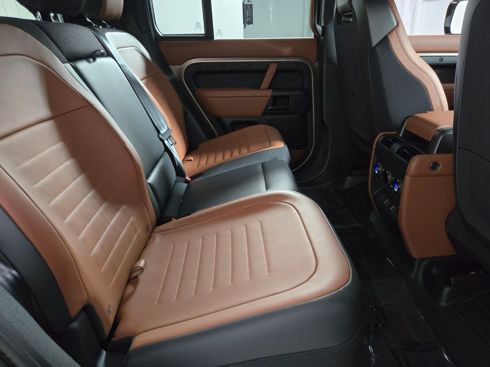 2026 Land Rover Defender OCTA - Photo 18