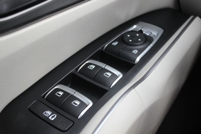 Used 2021 Black Kia S image 18
