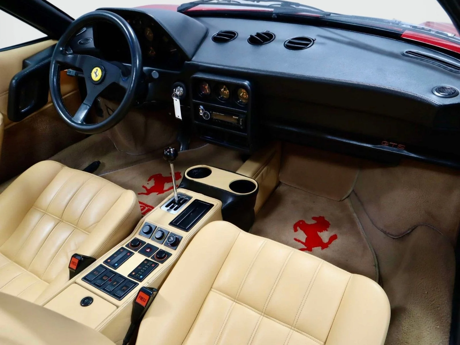 Used 1986  Ferrari  image 25