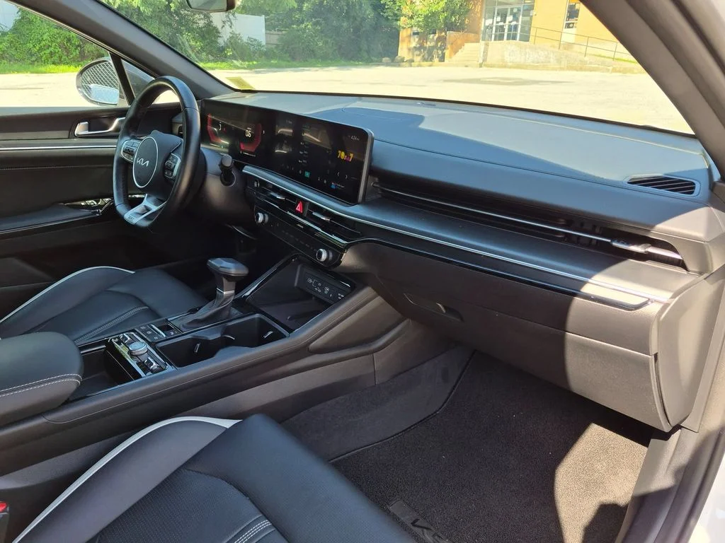 Used 2025 White Kia GT-Line image 24