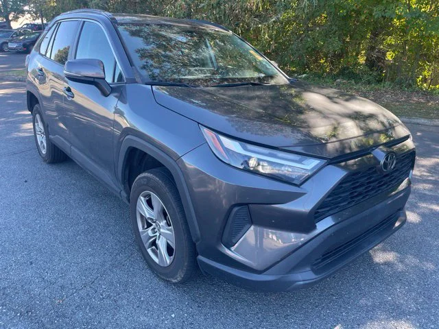 Used 2023  Toyota XLE image 7
