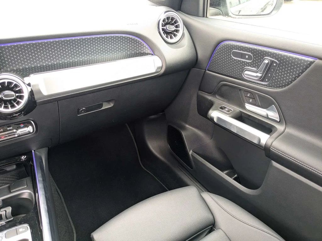 Used 2025 Black Mercedes-Benz GLB 250 image 18