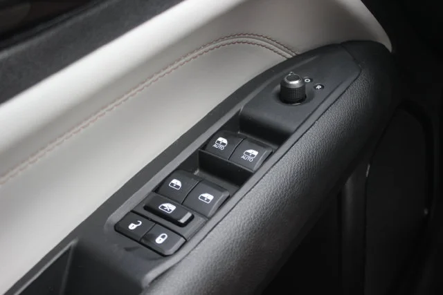 Used 2025 Silver Jeep Limited image 19