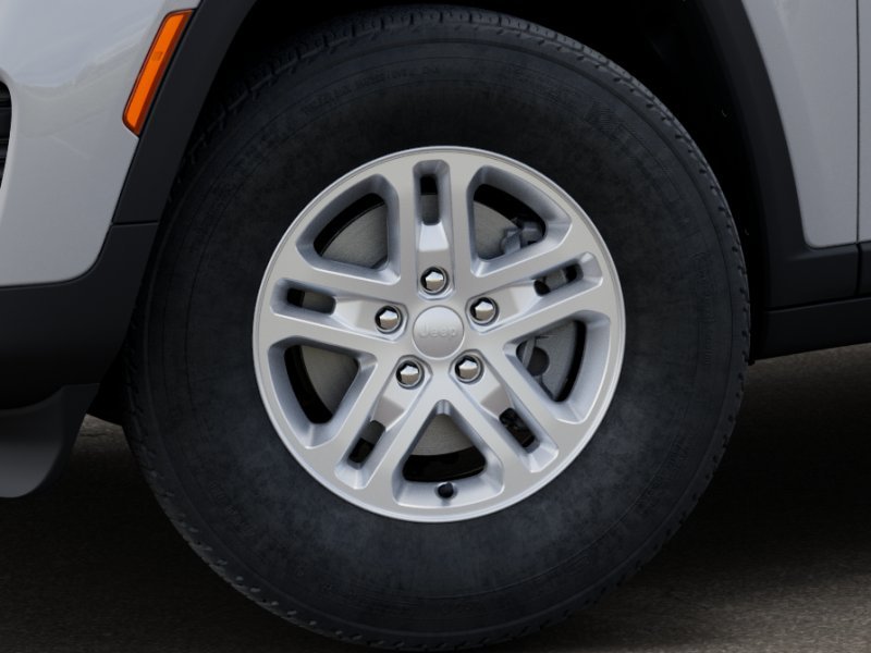 New 2025 Bright White Clear-Coat Exterior Paint Jeep Laredo image 32