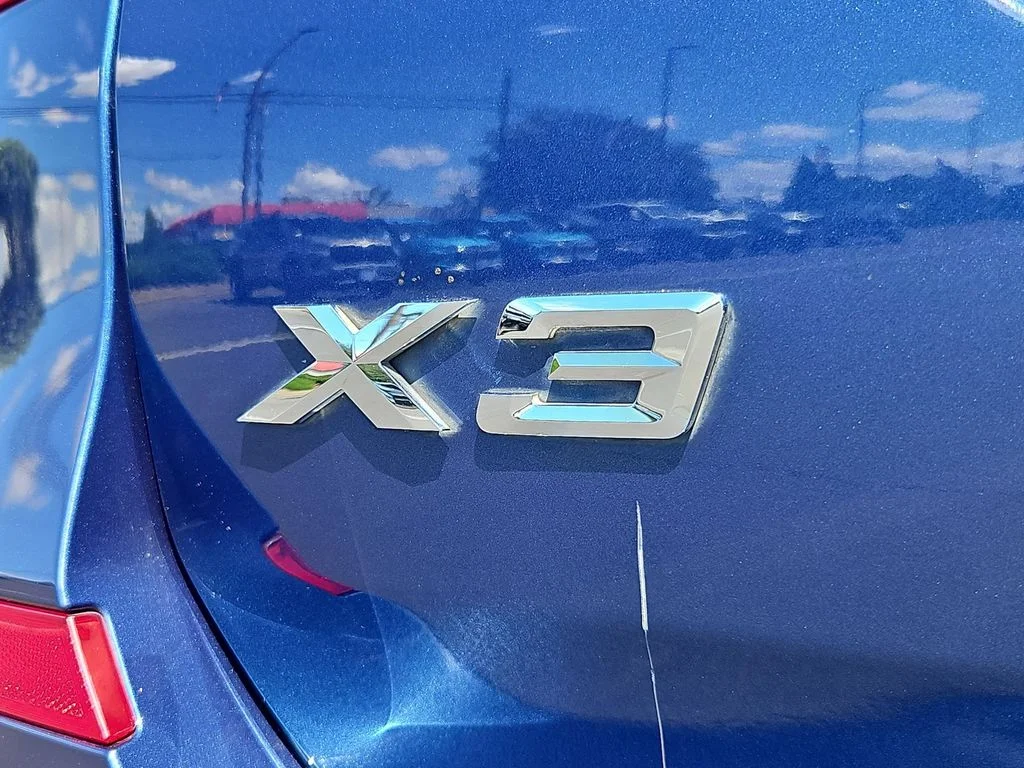Used 2019 Phytonic Blue Metallic BMW xDrive30i image 26