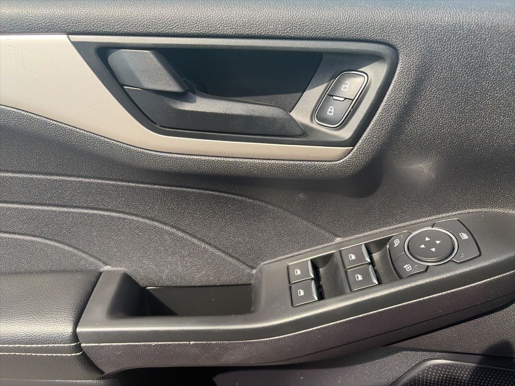 Used 2022 Silver Ford SE image 18