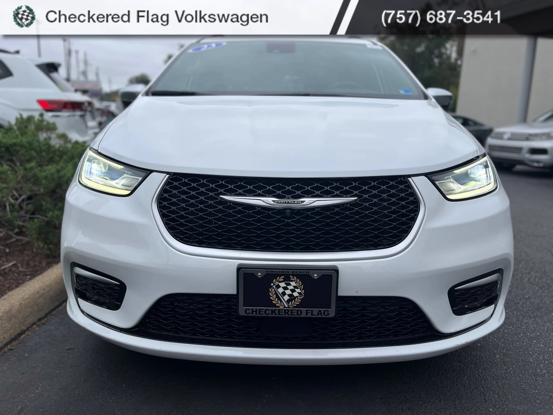 Used 2023 Bright White Clearcoat Chrysler Pinnacle image 13