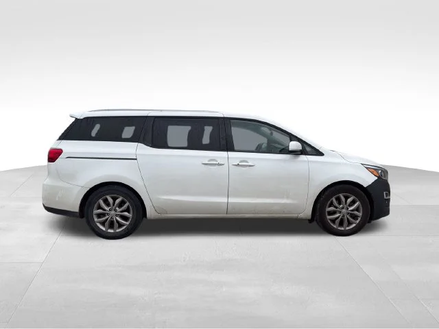 Used 2021 White Kia EX image 4