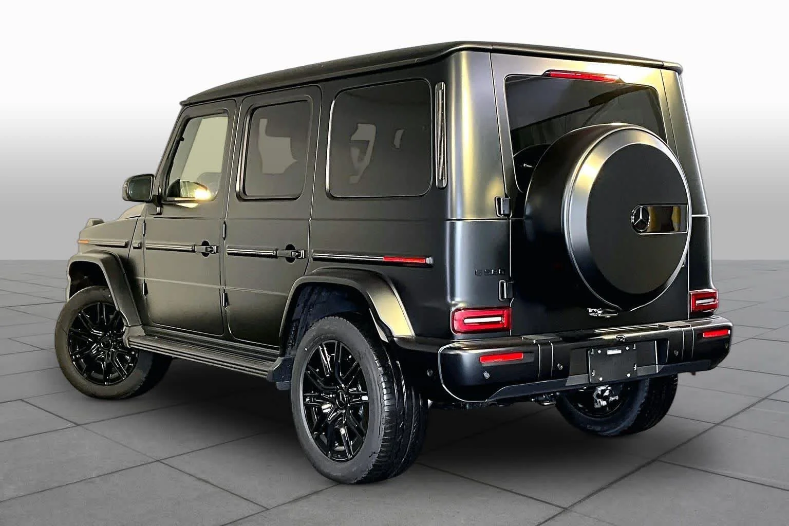 New 2027 MANUFAKTUR Night Black Magno Mercedes-Benz G 580e image 3